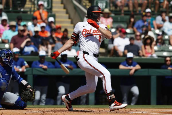 Orioles star SS Gunnar Henderson (side discomfort) exits game