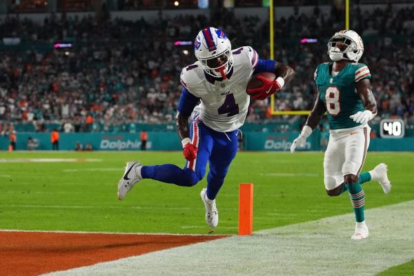 James Cook scores 3 TDs as Bills blow out Dolphins thumbnail