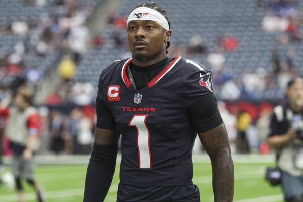 Patriots coach addresses Stefon Diggs' viral video