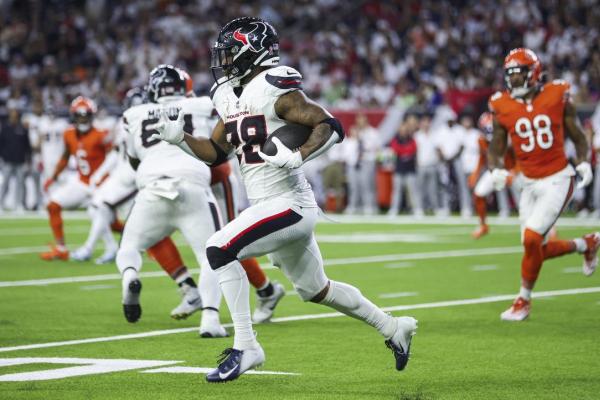 Texans RBs Joe Mixon (ankle), Dameon Pierce (hamstring) sit out practice