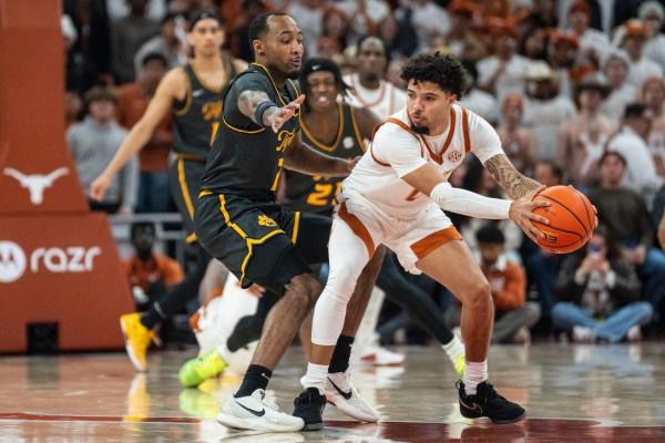 Texas takes down No. 22 Missouri with late run