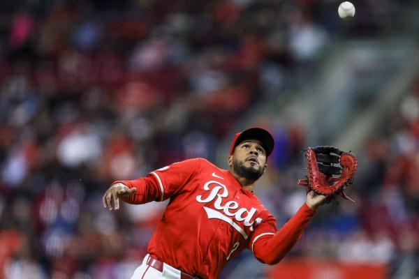 Reds put INF Jeimer Candelario (back) on 10-day IL