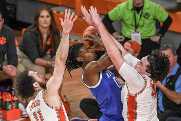 Clemson hands No. 4 Kentucky first loss under Mark Pope