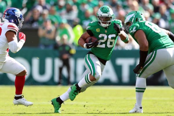 Saquon Barkleyâs 65-yard TD sparks Eaglesâ rout of Giants at home