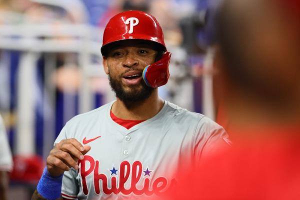 Phillies send SS Edmundo Sosa (back) to IL