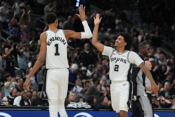 Victor Wembanyama on historic run as unbeaten Spurs host Raptors