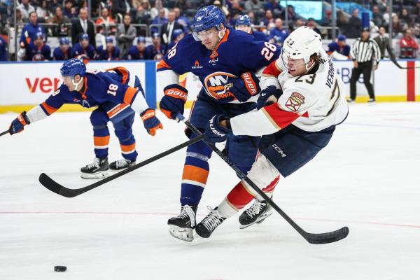 Islanders score 4 unanswered, double up Panthers