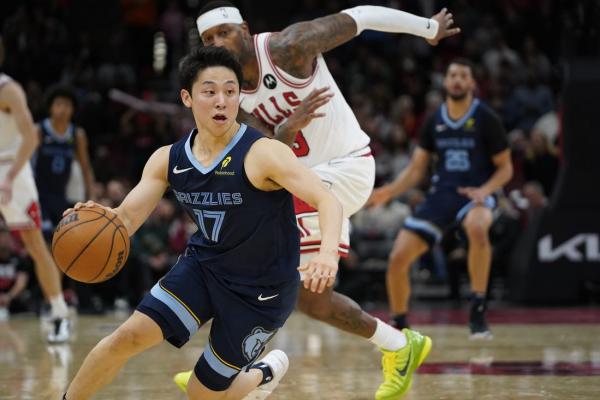 Report: Grizzlies sign G Yuki Kawamura to two-way deal