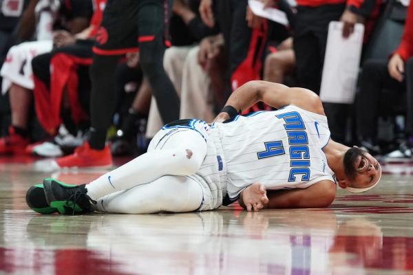 Magic G Jalen Suggs exits vs. Raptors with back spasms thumbnail