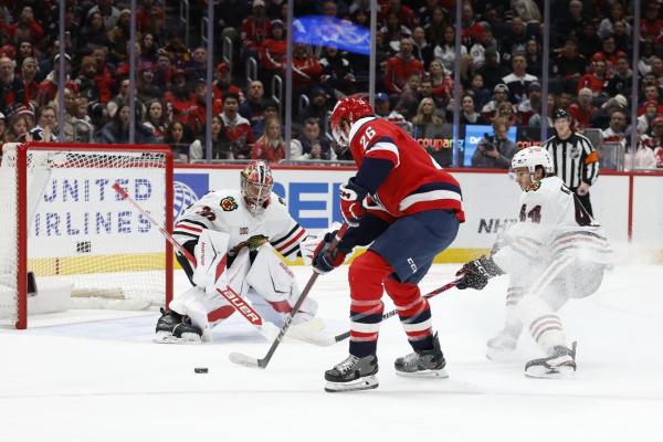 Knight shines as Blackhawks outlast Capitals in shootout