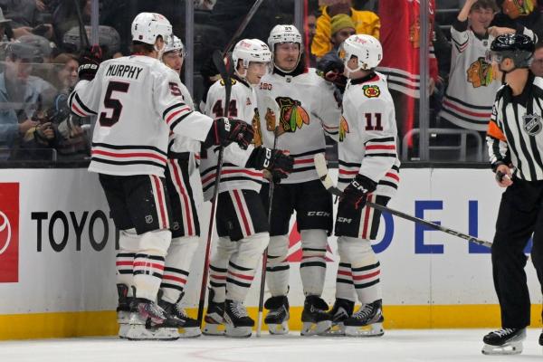 Spencer Knight stops 26 shots as Blackhawks egde Kings