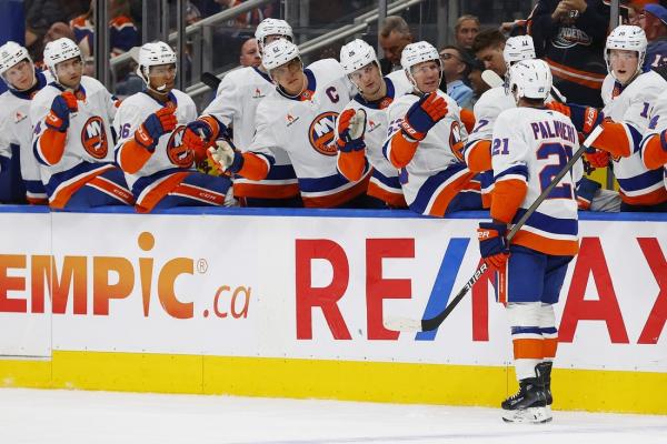 Islanders look to continue to pick up points in clash vs. Canucks