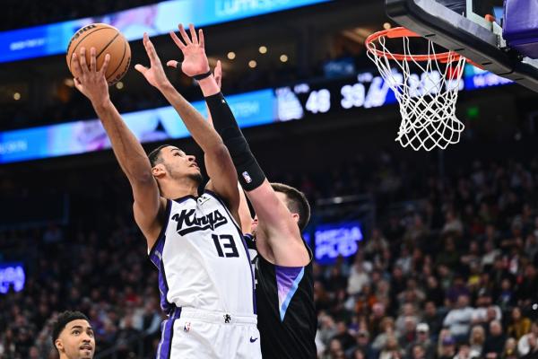 Kings kick off road trip with victory over Jazz