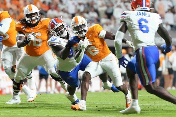 Dylan Sampson (3 TDs) rallies No. 8 Tennessee past Florida