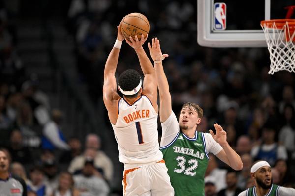 Devin Booker, Suns handle Mavs in 4th straight win
