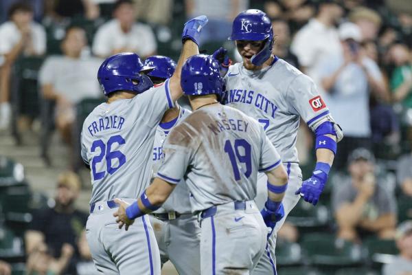 MLB roundup: Royals send White Sox to 15th straight loss thumbnail