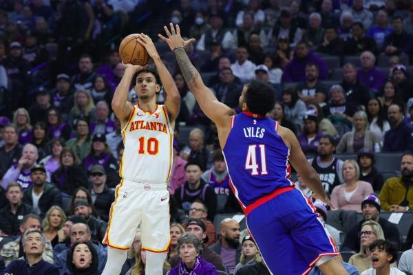 Last-second defense assures Hawks’ win over Kings