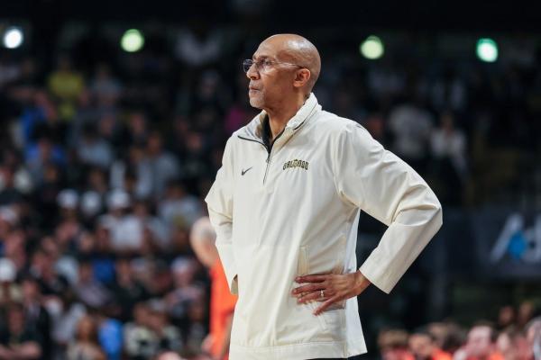 UCF roars past VMI to extend winning streak