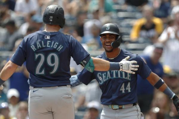 Mariners’ bats awaken, pummel Pirates to end 5-game skid