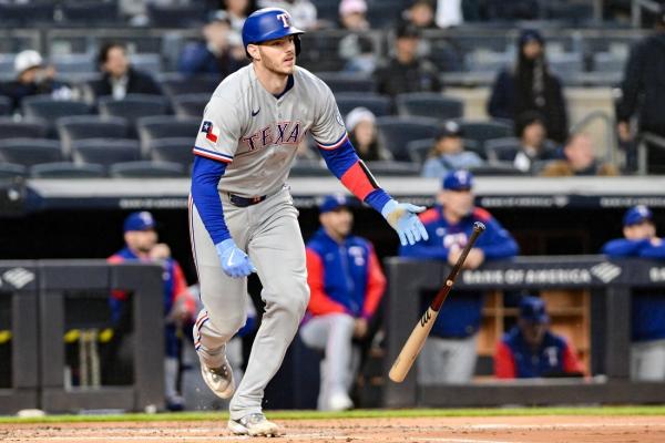 Rangers C Jonah Heim leaves game vs. Yankees due to hand injury