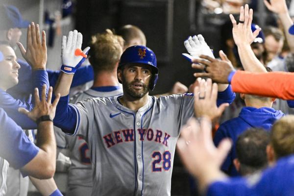 Mets activate DH J.D. Martinez from paternity list thumbnail