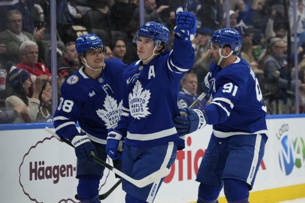 John Tavares scores twice to fuel Leafs past Red Wings