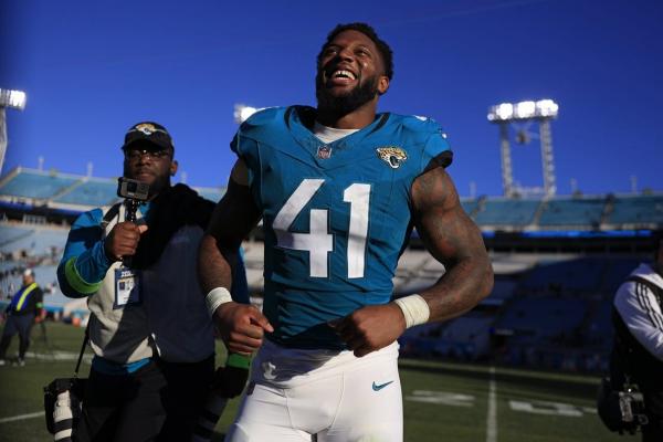 Jaguars DE Josh Allen changes last name to honor family thumbnail