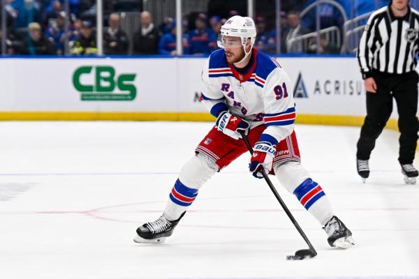 Reports: Golden Knights reacquire Reilly Smith from Rangers