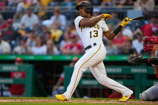 Reports: Reds obtain 3B KeâBryan Hayes from Pirates