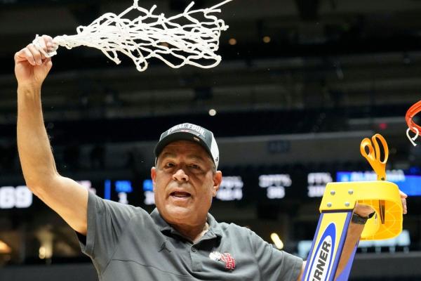 Houston gives Kelvin Sampson new 4-year contract