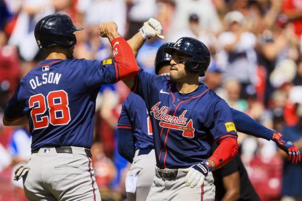 Braves bash 6 HRs in rout of Reds