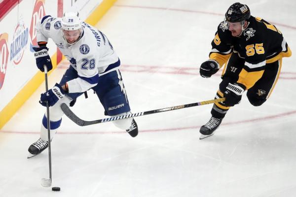 Brayden Point’s return helps Lightning rally for OT win vs. Pens