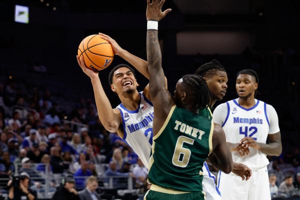 Dain Dainja helps No. 16 Memphis beat UAB for AAC title