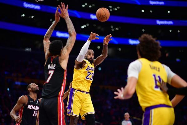 Hoping to get past tumult, Lakers host hurting Nets