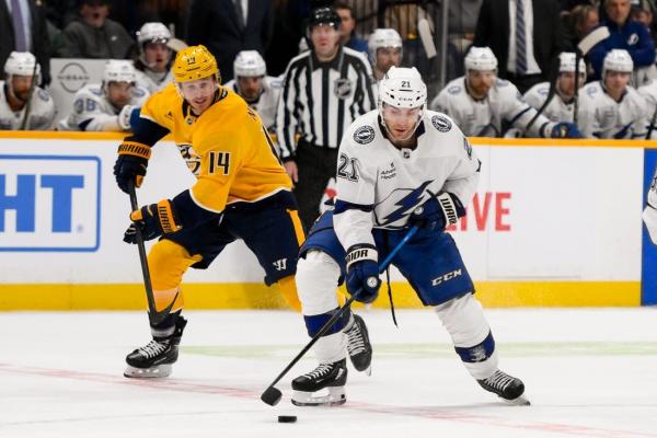 Lightning notch another 3-2 OT win vs. Predators, sweep season series