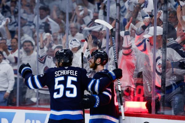 Connor Hellebuyck, Jets blank Stars, extend series