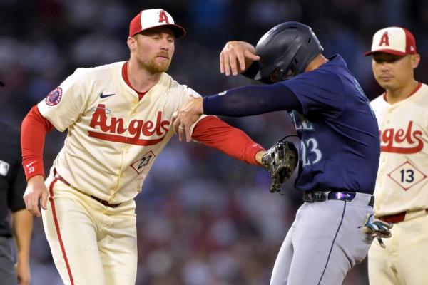 Angels' early lead holds up in 2-1 win over Mariners thumbnail