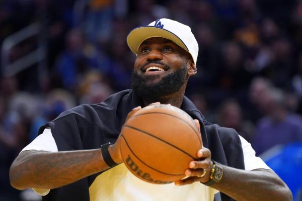 Lakers say LeBron James has sciatica, out for start of season