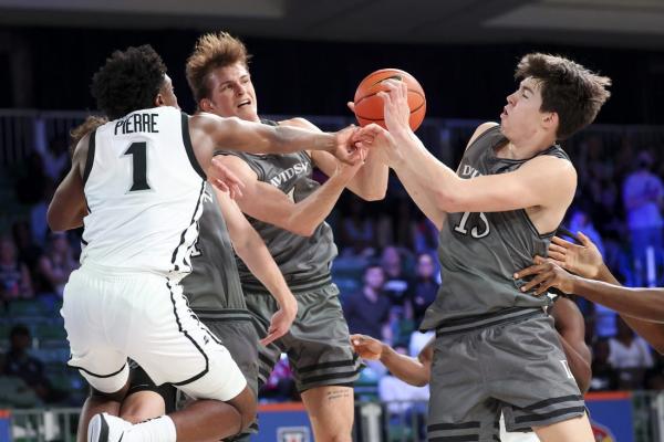 Davidson hands Providence second straight loss in Battle 4 Atlantis