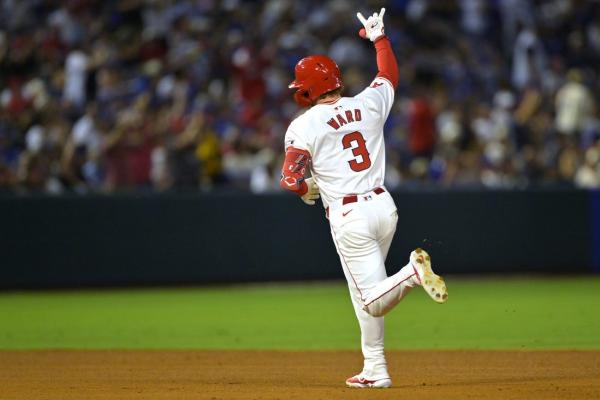 Angels overpower Dodgers to gain series split