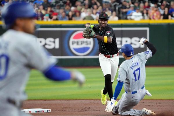 Freddie Freeman (2HRs, 5 RBIs) powers Dodgers past Diamondbacks thumbnail