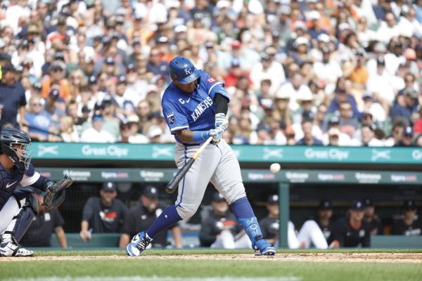 Royals salvage series finale in slugfest with Tigers