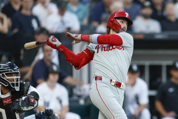 Colson Montgomery, Luis Robert Jr. homer as White Sox top Phillies