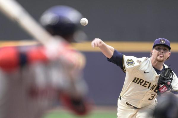 Brewers get off to fast start, hang on to edge Astros