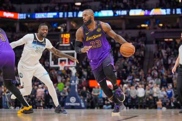 Wolves run away from Lakers for easy 109-80 win thumbnail