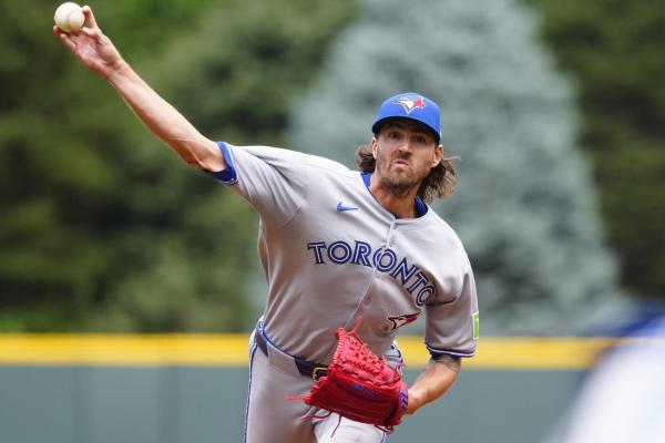 Blue Jays dismantle Rockies 20-1 to complete sweep thumbnail