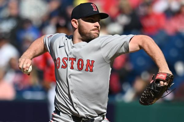 Red Sox P Liam Hendriks calls out death threats directed at family