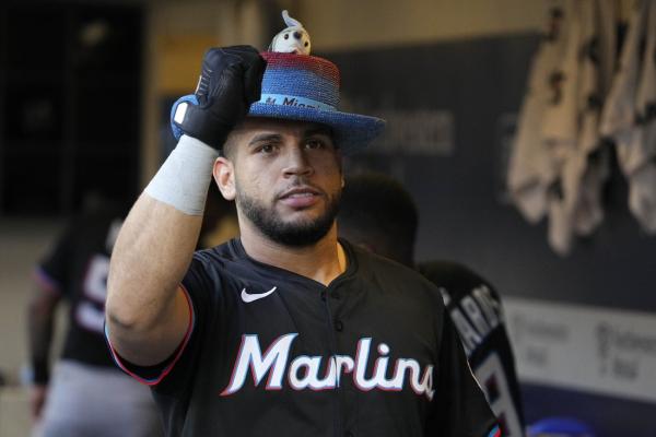 Marlins display power to beat Brewers