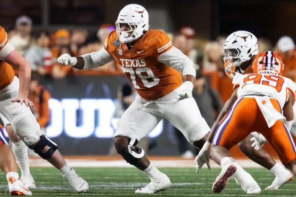 Texas OT Kelvin Banks Jr. declares for NFL draft