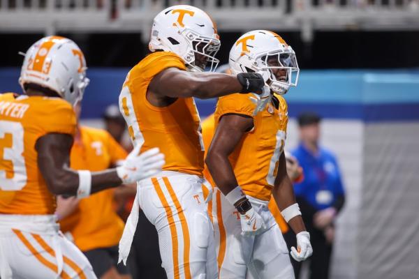 Joey Aguilar, No. 24 Tennessee soar past Syracuse 45-26